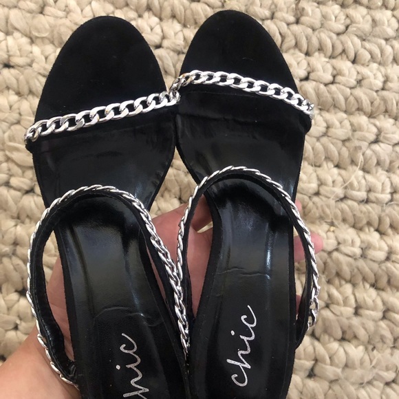 CHIC chain detail high heels - Picture 3 of 8